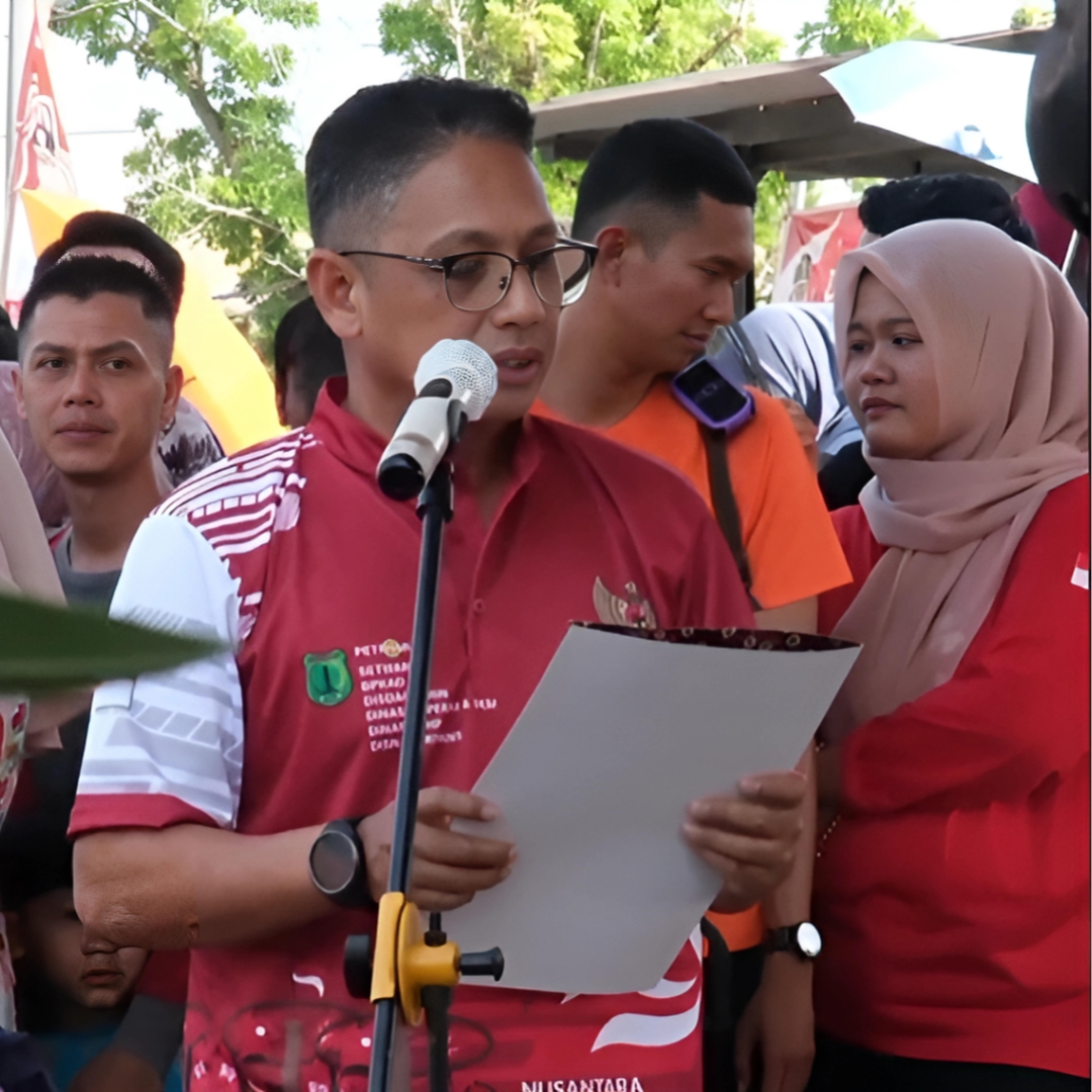 Lomba Panjat Pinang yang dalam rangka memperingati HUT RI ke-79